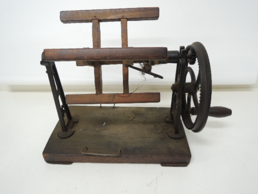 話題の人気 昔の古い糸巻き器　　アンティーク古道具 雑貨